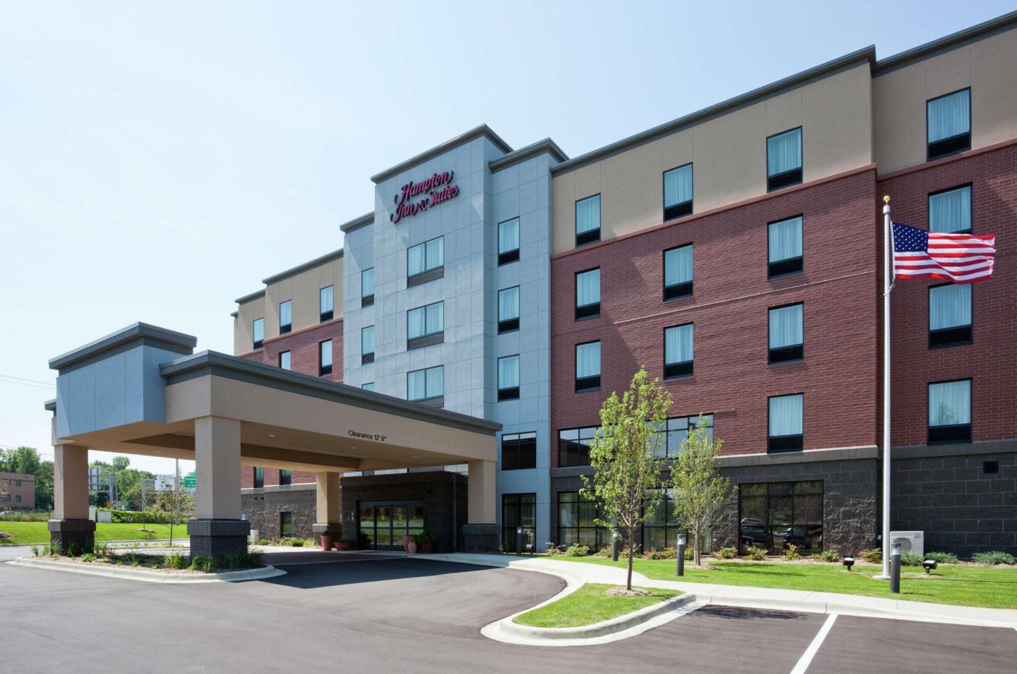 Hampton Inn & Suites Minneapolis West/ Minnetonka Exterior photo